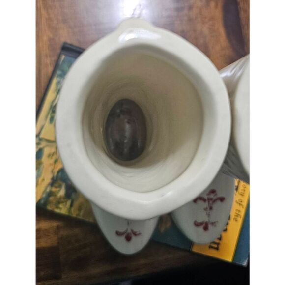 Shawnee Pottery Boot Planter Vase USA Cream Small Red Fleur Di Lis Crazing VINTA - Picture 10 of 11